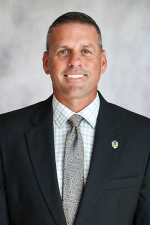 Portrait headshot photo of Coach Rich Billings