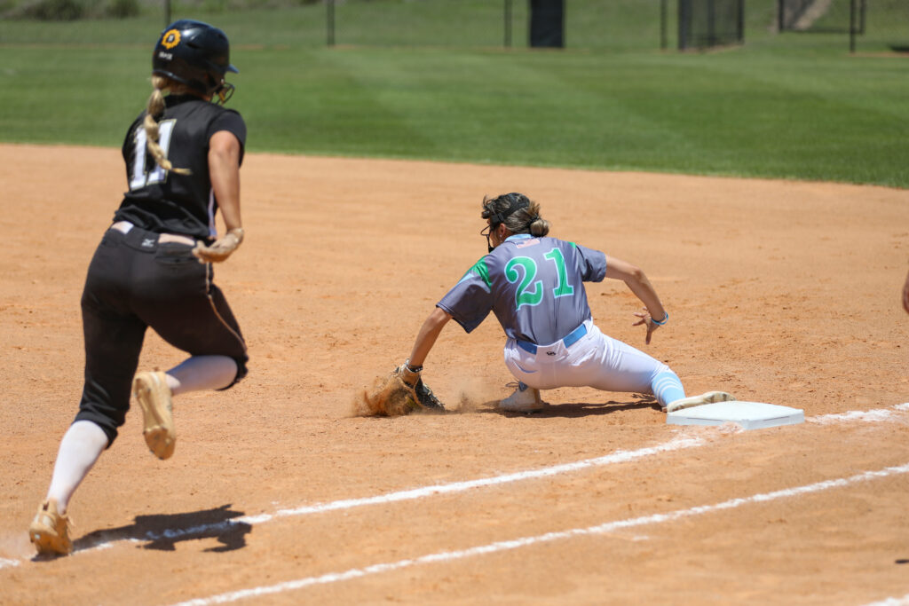 Makenzi Heaton makes a catch during a LSSC softball game